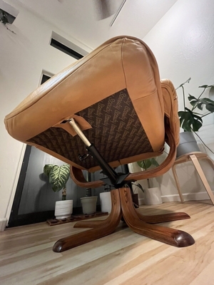 Dänischer Eames-inspirierter Leder-Liegestuhl mit Ottomane für Stouby Bild 2