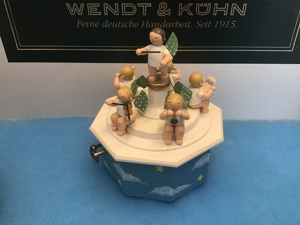 WENDT & KÜHN VERSCHIEDENE GUTERHALTENE SPIELUHREN, ERZGEBIRGE