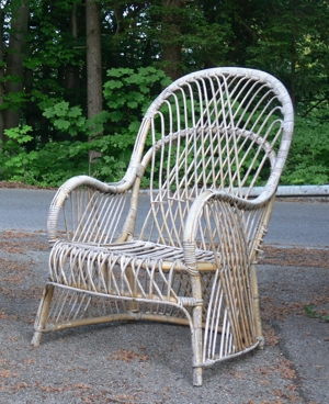 Ein älterer Rattan-Sessel Bild 1