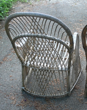 Ein älterer Rattan-Sessel Bild 4