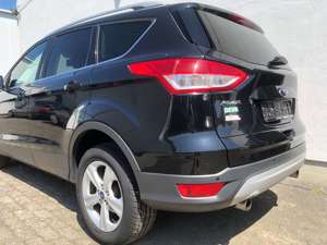 Ford Kuga 1.6 EcoBoost 2x4 Titanium LM+MS/PDC/Keyless Go/CD Bild 5