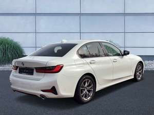 BMW 320 d Limousine Sport Line Head-Up HK Tempomat Bild 3