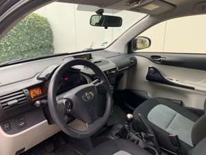 Toyota iQ 2. Hd top Zust 4 Sitze Klima ZV Sitzheiz etc Bild 5