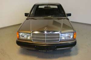 Mercedes-Benz 190 E 2,0 Oldtimer Originalzustand nur 81897 KM Bild 2