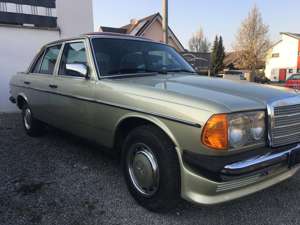 Mercedes-Benz 230 E