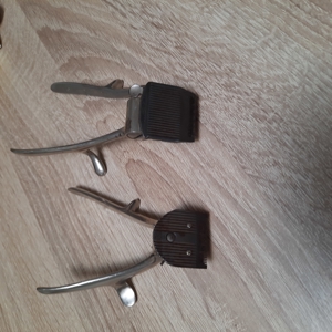 Alte mechanische Haarschneide Friseurmaschinen Bild 2