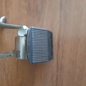 Alte mechanische Haarschneide Friseurmaschinen Bild 4