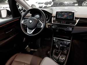 BMW 218 i Active Tourer Luxury Line Panorama Head-Up Bild 4