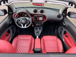 smart forTwo Cabrio BRABUS Tailor Made one of one Leder rot Bild 2