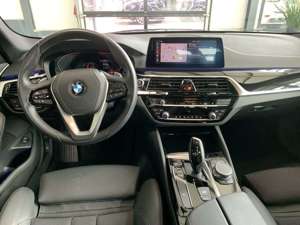 BMW 530 530d xDrive Touring Aut. Sport Line AHK BMW LIVE Bild 4
