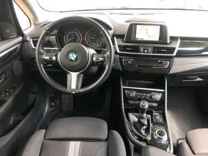 BMW 220 i Sport Line Active Tourer Navi Panorama LED Klima Bild 2