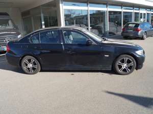 BMW 318 318d Limousine **Leder**Telefon**Klimaauto.** Bild 2