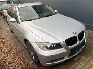 BMW 318 DPF Touring Klima Navi Servo ABS TÜV Neu Tempomat Bild 2