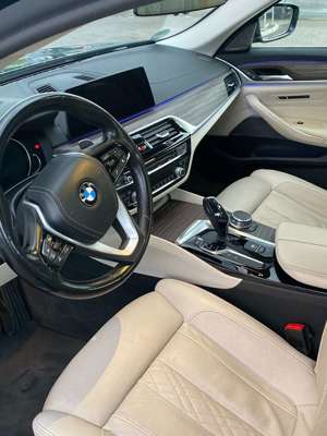 BMW 530 5er 530d xDrive Aut. Luxury Line Bild 4