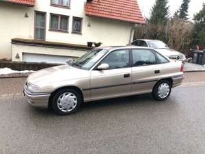 Opel Astra GL Bild 2