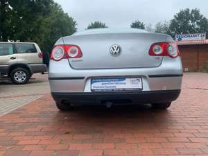 Volkswagen Passat Lim. Trendline*1.6*AHK*TÜV NEU Bild 5