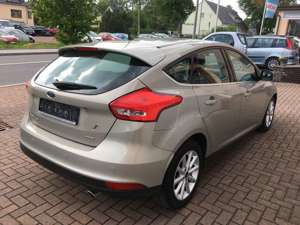 Ford Focus Titanium Lim. (CEW)   TÜV Neu  1. Hand Bild 5