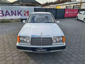 Mercedes-Benz 230 W124 230E *Automatik*H-Kennzeichen*OLDTIMER* Bild 4