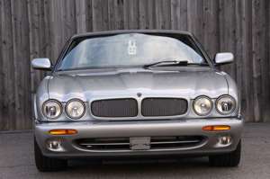 Jaguar XJR Top gepflegter XJR mit 2 Jahre Garantie Bild 1