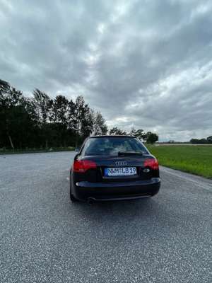 Audi A4 Avant 2.0 Kirschschwarz Perleffekt (Tüv Neu) Bild 4