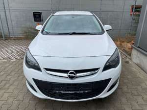 Opel Astra J Sports Tourer Edition Motor schaden Bild 1
