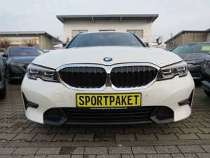BMW 320 d touring xDrive Sport Line *LEDER*PANO*STHZ Bild 3