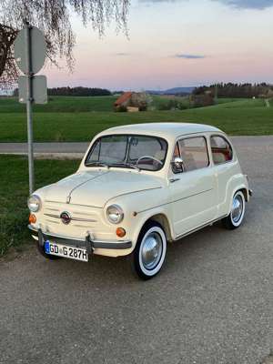 Fiat 600 1. Serie Oldtimer Bild 1