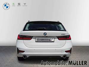 BMW 318 i Sport Line  Touring AHK HuD LED Navi ACC Bild 4