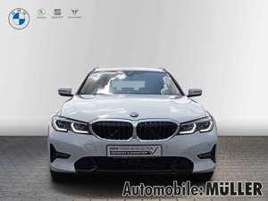 BMW 318 i Sport Line  Touring AHK HuD LED Navi ACC Bild 2