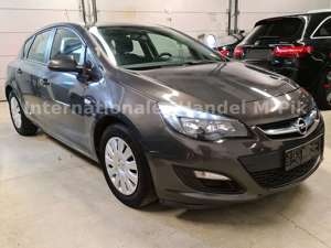 Opel Astra J Limousine 1.7 CDTi Selection Bild 2