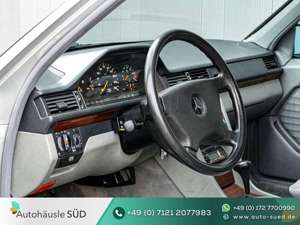 Mercedes-Benz E 200 |OLDTIMER|AHK|AUTOMATIK|SERVOLENKUNG| Bild 9