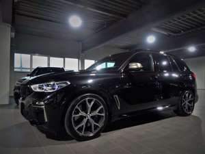 BMW X5 M d JET BLACK ACC PANO LUFTFAHRWERK LASER Bild 2