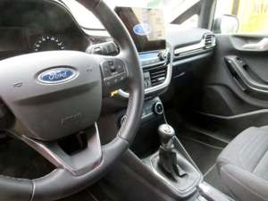 Ford Fiesta Titanium 1,1 5tg Navi/DAB/Carplay/PDC Bild 5
