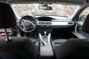 BMW 320 320d DPF Touring Aut. Edition Exclusive Bild 2