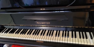 Klavier, Neumeyer, schwarz Bild 1