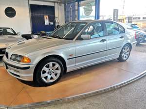 BMW 318 i/Autom/90TKM/PDC/Klima/ZV/Scheckheft Bild 1