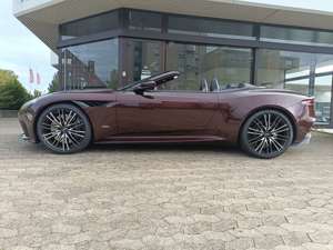 Aston Martin DBS Superleggera Volante Divine Red Bild 2