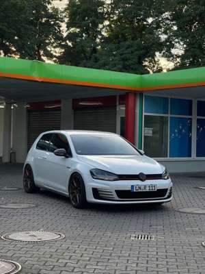 Volkswagen Golf GTI Performance BlueMotion Technology DSG Bild 2