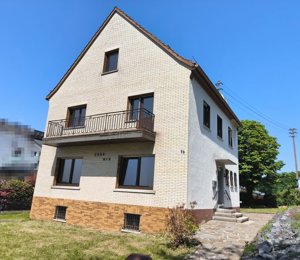 Gepflegtes Einfamilienhaus in schöner Ortsrandlage von Altenkirchen! Bild 2
