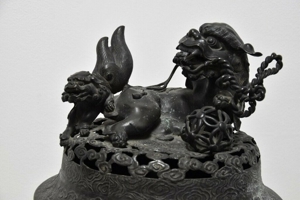 Großer Bronze Räucherkessel mit figürlichem Deckel, China Bild 6