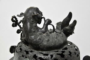 Großer Bronze Räucherkessel mit figürlichem Deckel, China Bild 7