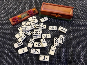 Handgefertigtes Dominospiel Bild 2