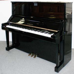 Klavier Yamaha UX, 131 cm, schwarz poliert, Nr. 2107141, 5 Jahre Garantie Bild 1