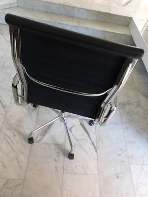 Vitra EA 119 Eames Alu-Chair Bürodrehstuhl, Leder schwarz Bild 5