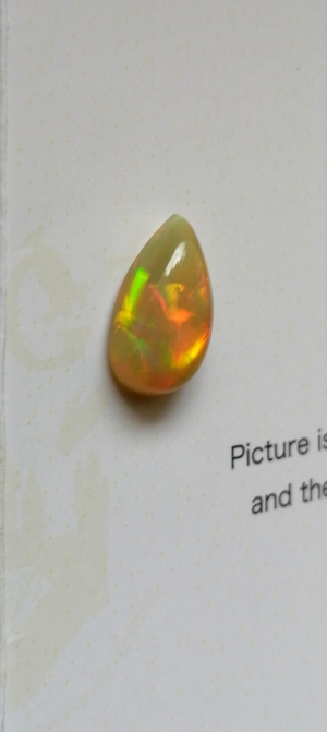 VIVID Crystal Opal mit lebendigem Farbenspiel, 2,90ct, feine Farbqualität, transparent Pear Cabochon Bild 4