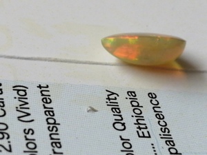 VIVID Crystal Opal mit lebendigem Farbenspiel, 2,90ct, feine Farbqualität, transparent Pear Cabochon Bild 5