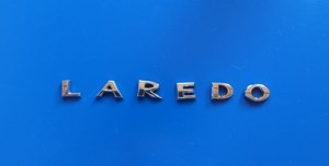 2005-2010 Jeep Grand Cherokee Laredo Emblem Buchstaben 