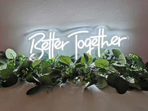 Better Together: Mieten Sie strahlende Neon-Schriftzüge Bild 3