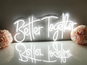 Better Together: Mieten Sie strahlende Neon-Schriftzüge Bild 1