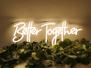 Better Together: Mieten Sie strahlende Neon-Schriftzüge Bild 7